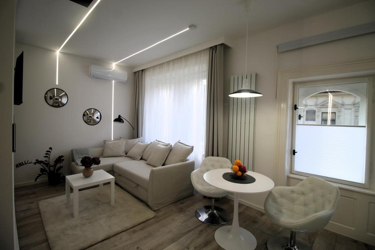 Modern Studio A Belvaros Koezepen Parkoloval- Kata Studioapartman Дьёр Экстерьер фото