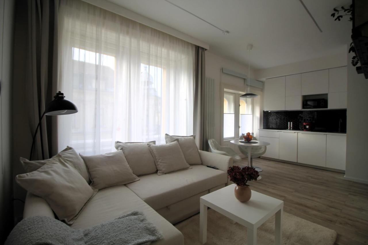 Modern Studio A Belvaros Koezepen Parkoloval- Kata Studioapartman Дьёр Экстерьер фото