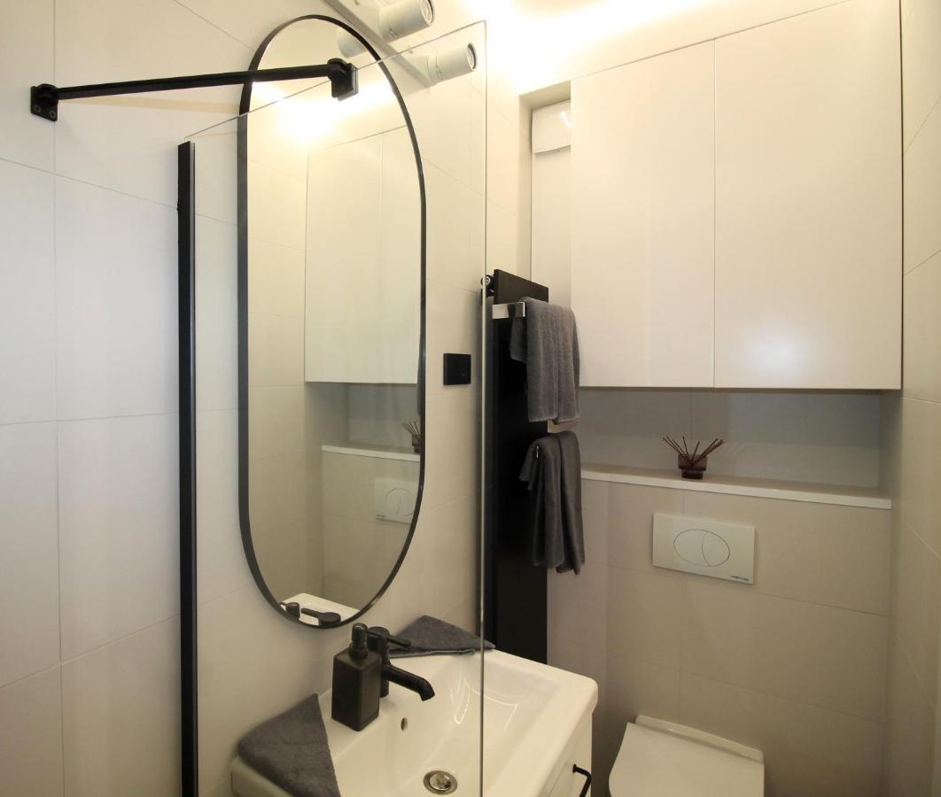 Modern Studio A Belvaros Koezepen Parkoloval- Kata Studioapartman Дьёр Экстерьер фото